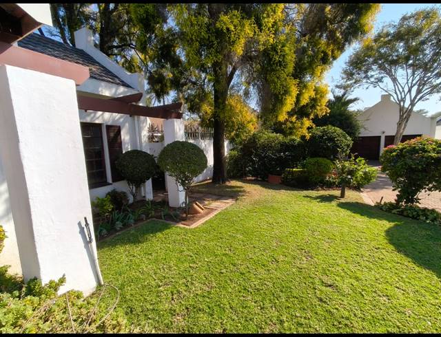 2 BEDROOM TOWNHOUSE FOR SALE IN PROTEA PARK